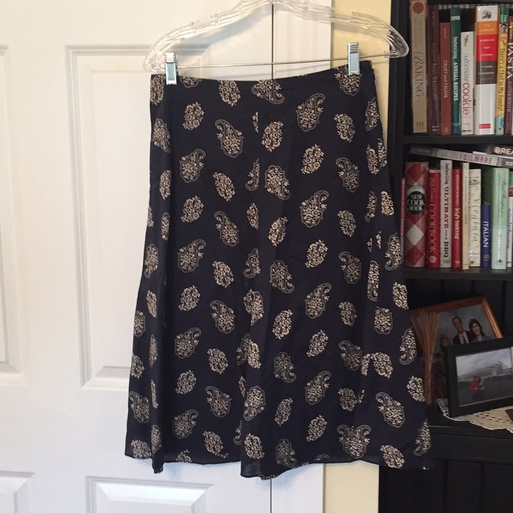 Banana Republic Navy blue paisley skirt